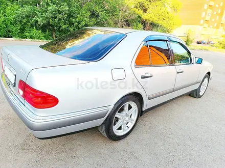 Mercedes-Benz E 200 1998 года за 4 700 000 тг. в Караганда – фото 21