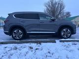 Hyundai Santa Fe 2019 годаfor13 500 000 тг. в Уральск