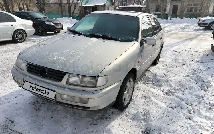 Volkswagen Passat 1994 годаfor1 100 000 тг. в Астана