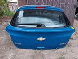 Крышка багажника, багажник на Chevrolet Cruze J300 хэтчбэк за 1 800 тг. в Алматы