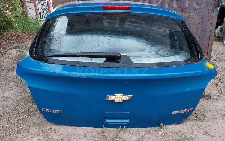 Крышка багажника, багажник на Chevrolet Cruze J300 хэтчбэк за 1 800 тг. в Алматы