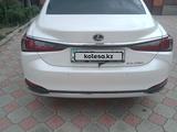 Lexus ES 250 2021 года за 24 600 000 тг. в Талдыкорган – фото 2
