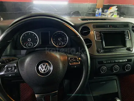 Volkswagen Tiguan 2015 года за 7 200 000 тг. в Уральск – фото 8