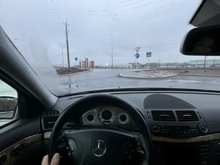 Mercedes-Benz E 55 AMG 2006 года за 7 000 000 тг. в Атырау – фото 3