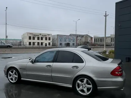 Mercedes-Benz E 55 AMG 2006 года за 7 000 000 тг. в Атырау – фото 2