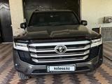 Toyota Land Cruiser 2022 года за 49 500 000 тг. в Шымкент