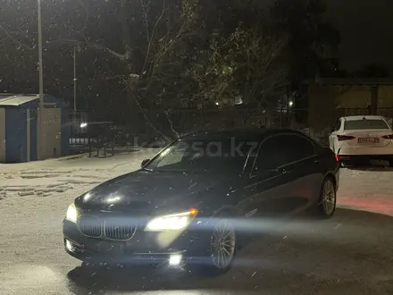 BMW 750 2014 года за 11 500 000 тг. в Караганда – фото 8