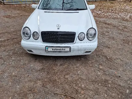 Mercedes-Benz E 240 1998 года за 3 600 000 тг. в Караганда