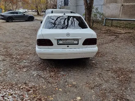 Mercedes-Benz E 240 1998 года за 3 600 000 тг. в Караганда – фото 3