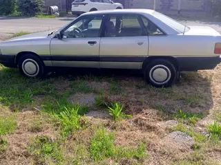 Audi 100