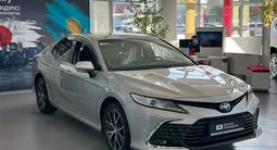 Toyota Camry 2023 года за 21 000 000 тг. в Атырау – фото 2