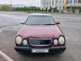 Mercedes-Benz E 200 1996 годаүшін1 700 000 тг. в Усть-Каменогорск – фото 3