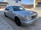 Mercedes-Benz E 320 1998 года за 3 800 000 тг. в Жанаозен – фото 2