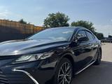 Toyota Camry 2023 года за 13 500 000 тг. в Алматы – фото 4