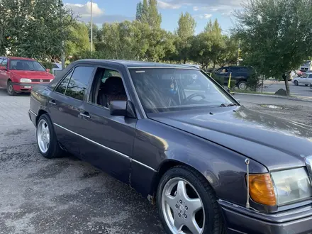 Mercedes-Benz E 230 1992 года за 1 500 000 тг. в Астана