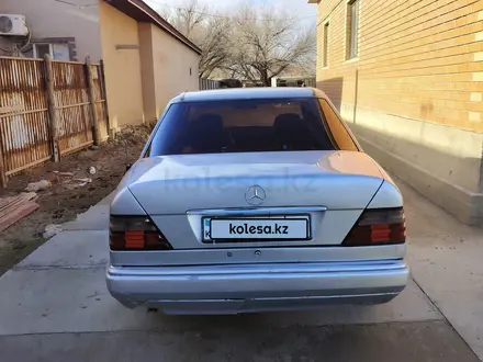 Mercedes-Benz E 220 1994 года за 2 000 000 тг. в Кызылорда – фото 3