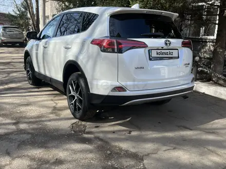 Toyota RAV4 2018 года за 13 300 000 тг. в Усть-Каменогорск – фото 10