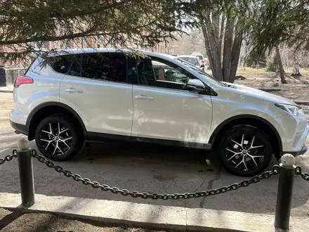 Toyota RAV4 2018 года за 13 300 000 тг. в Усть-Каменогорск – фото 17