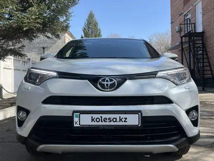 Toyota RAV4 2018 года за 13 300 000 тг. в Усть-Каменогорск – фото 2