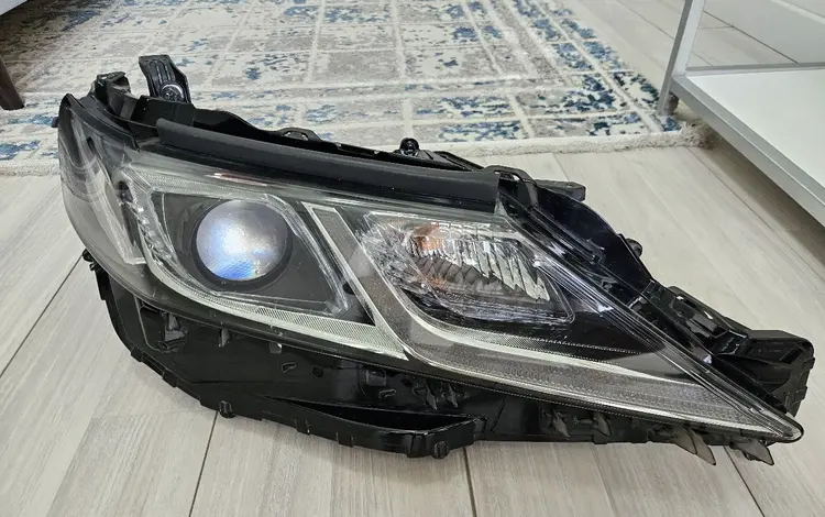 Передняя правая фара от Camry70(Камри70) с однодиодной линией за 150 000 тг. в Алматы