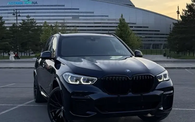 BMW X5 2022 года за 49 000 000 тг. в Астана