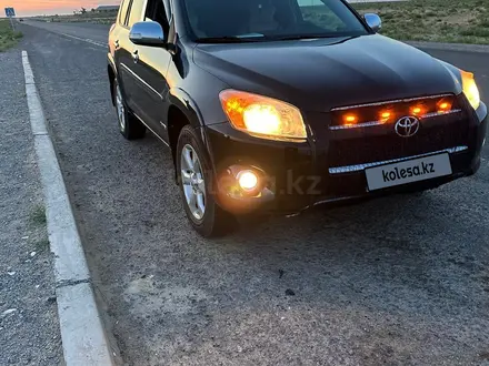 Toyota RAV4 2012 года за 7 000 000 тг. в Атырау – фото 2