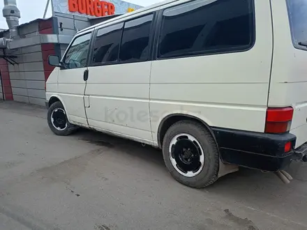 Volkswagen Multivan 1995 года за 3 600 000 тг. в Караганда – фото 4