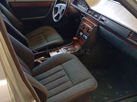 Mercedes-Benz E 230 1992 года за 2 200 000 тг. в Талгар – фото 11