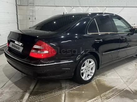 Mercedes-Benz E 320 2002 года за 4 500 000 тг. в Актау – фото 2