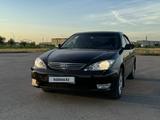 Toyota Camry 2004 годаүшін5 500 000 тг. в Актобе – фото 2