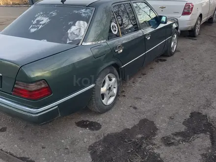 Mercedes-Benz E 250 1993 года за 1 700 000 тг. в Караганда – фото 3