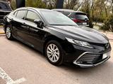 Toyota Camry 2023 года за 18 500 000 тг. в Алматы – фото 2