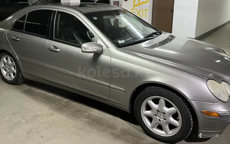 Mercedes-Benz C 240 2004 годаfor4 200 000 тг. в Астана