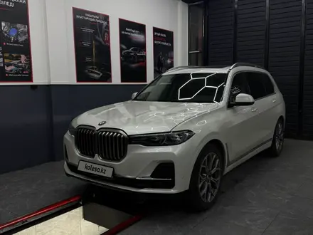 BMW X7 2021 года за 38 000 000 тг. в Алматы