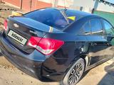 Chevrolet Cruze 2013 года за 3 500 000 тг. в Атырау – фото 2