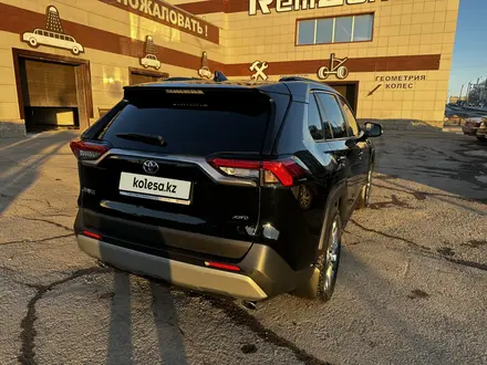 Toyota RAV4 2021 года за 18 300 000 тг. в Караганда – фото 3