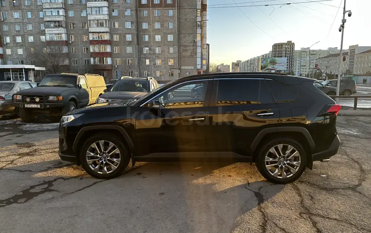 Toyota RAV4 2021 годаүшін18 300 000 тг. в Караганда