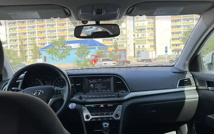 Hyundai Elantra 2018 года за 8 000 000 тг. в Актау