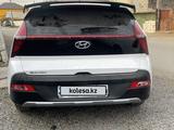 Hyundai Bayon 2023 годаүшін7 680 000 тг. в Актобе – фото 2