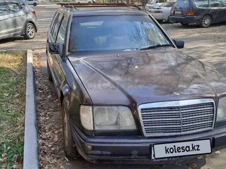 Mercedes-Benz E 230 1986 года за 600 000 тг. в Алматы