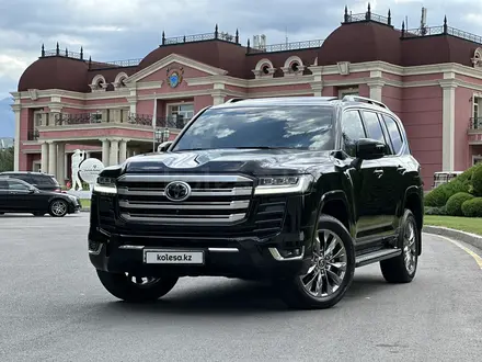 Toyota Land Cruiser 2023 года за 60 500 000 тг. в Алматы