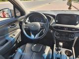 Hyundai Santa Fe 2019 года за 9 000 000 тг. в Шымкент – фото 3