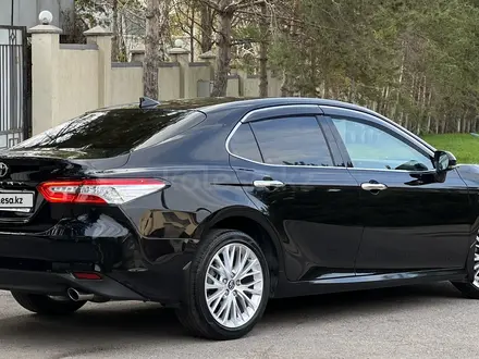 Toyota Camry 2019 года за 14 800 000 тг. в Алматы – фото 10