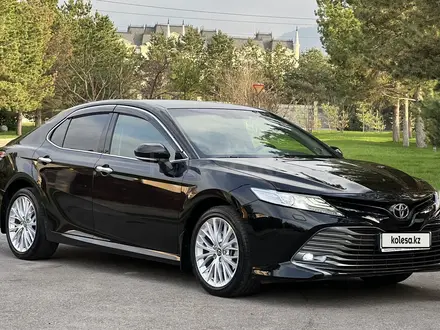 Toyota Camry 2019 года за 14 800 000 тг. в Алматы – фото 4