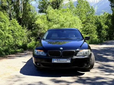 BMW 750 2007 года за 4 500 000 тг. в Алматы – фото 2