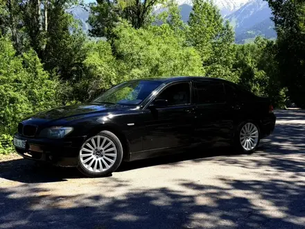 BMW 750 2007 года за 4 500 000 тг. в Алматы – фото 14