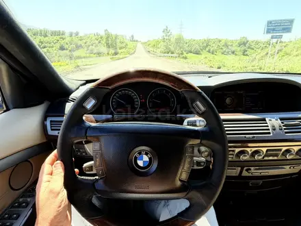 BMW 750 2007 года за 4 500 000 тг. в Алматы – фото 15