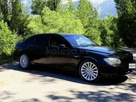 BMW 750 2007 года за 4 500 000 тг. в Алматы – фото 3