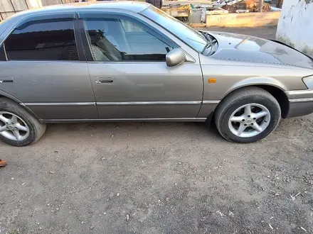 Toyota Camry 1998 года за 3 500 000 тг. в Семей – фото 6