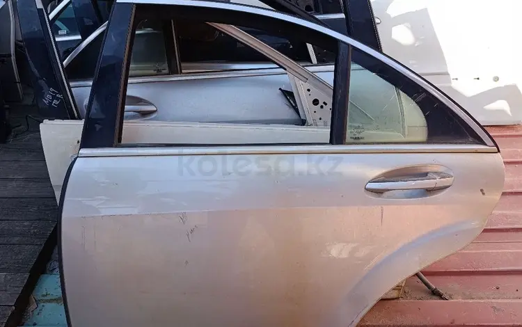 W221 дверь задняя левая коротыш за 60 000 тг. в Астана